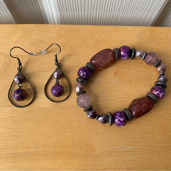 Purple beaded bracelet with matching earrings - Picture 1 of 5